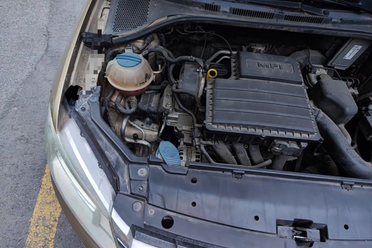 Used Volkswagen Santana 2013 1.6L Automatic Comfort Edition Engine Bay Right