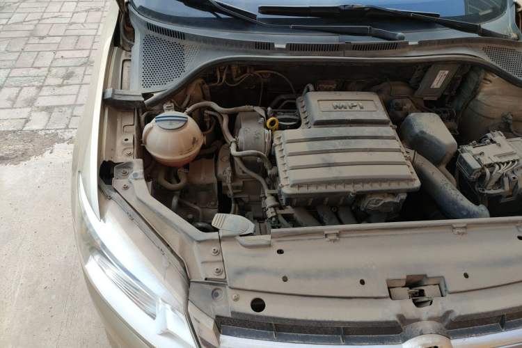 Used Volkswagen Santana 2013 1.6L Manual Fashion Edition Engine Bay Right