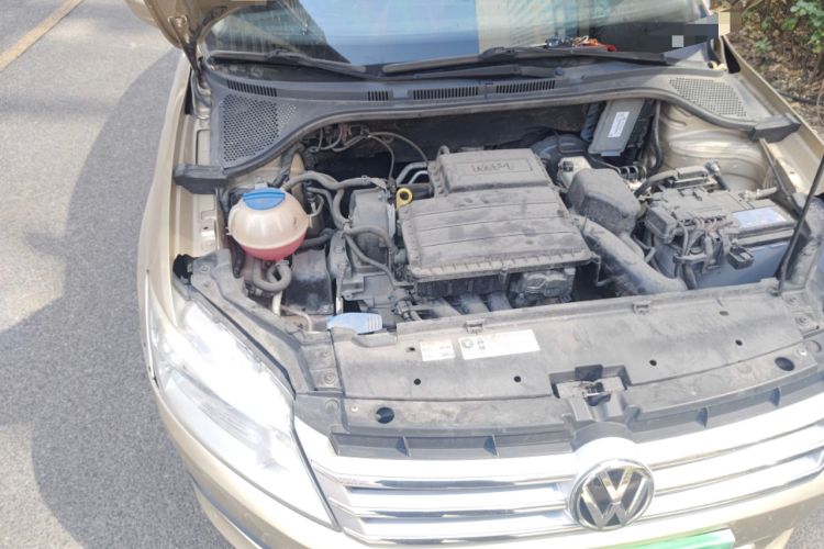 Used Volkswagen Santana 2013 1.6L Automatic Comfort Edition Engine Bay Right