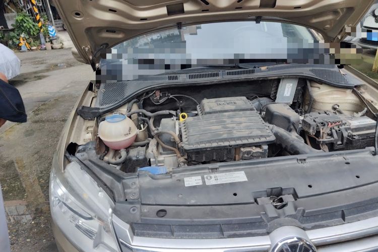 Used Volkswagen Santana 2013 1.6L Manual Luxury Edition Engine Bay Right
