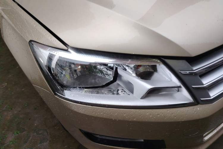 Used Volkswagen Santana 2013 1.6L Automatic Comfort Edition Exterior 6