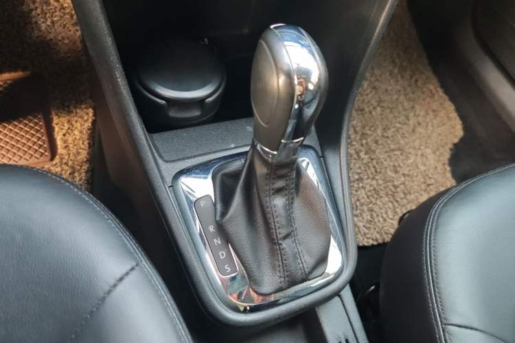 Used Volkswagen Santana 2013 1.6L Automatic Luxury Edition Gear Lever