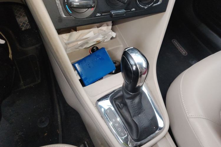 Used Volkswagen Santana 2013 1.6L Automatic Comfort Edition Gear Lever