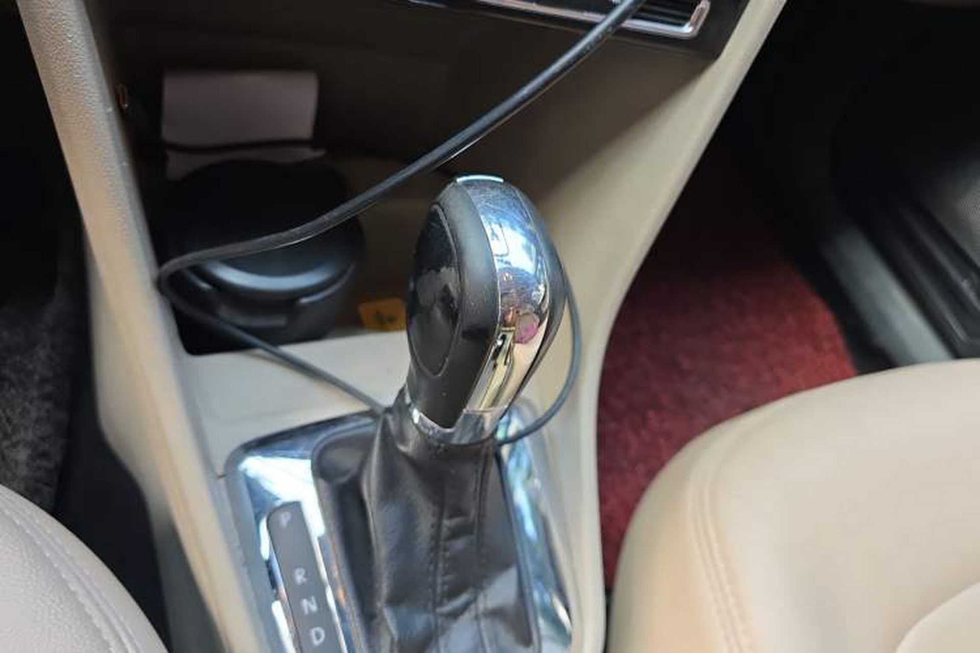 Used Volkswagen Santana 2013 1.6L Automatic Luxury Edition Gear Lever