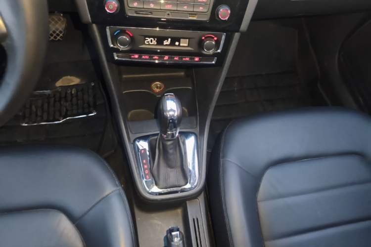 Used Volkswagen Santana 2013 1.6L Automatic Luxury Edition Gear Lever