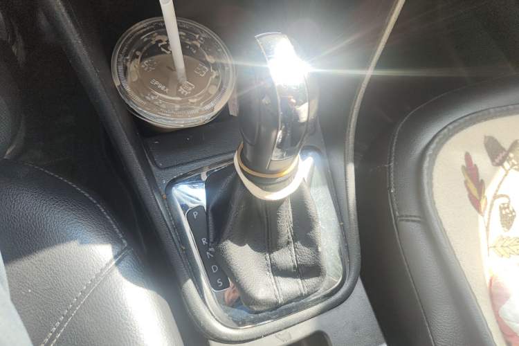 Used Volkswagen Santana 2013 1.6L Automatic Comfort Edition Gear Lever