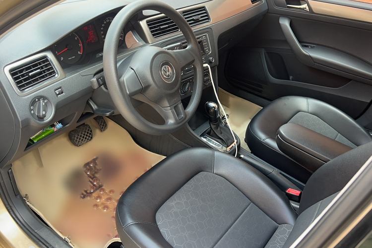 Used Volkswagen Santana 2013 1.6L Automatic Comfort Edition Interior 1