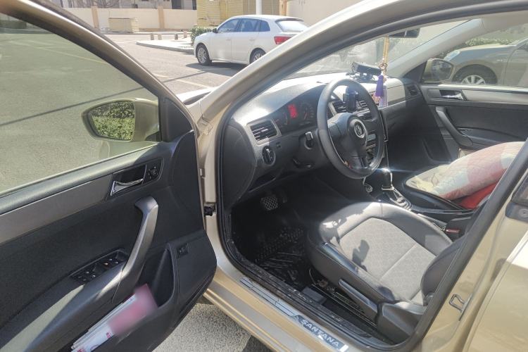 Used Volkswagen Santana 2013 1.6L Automatic Comfort Edition Interior 3