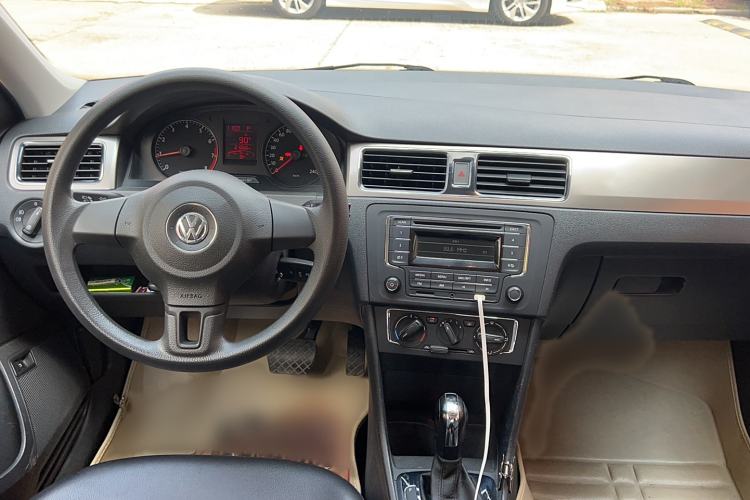 Used Volkswagen Santana 2013 1.6L Automatic Comfort Edition Interior 3