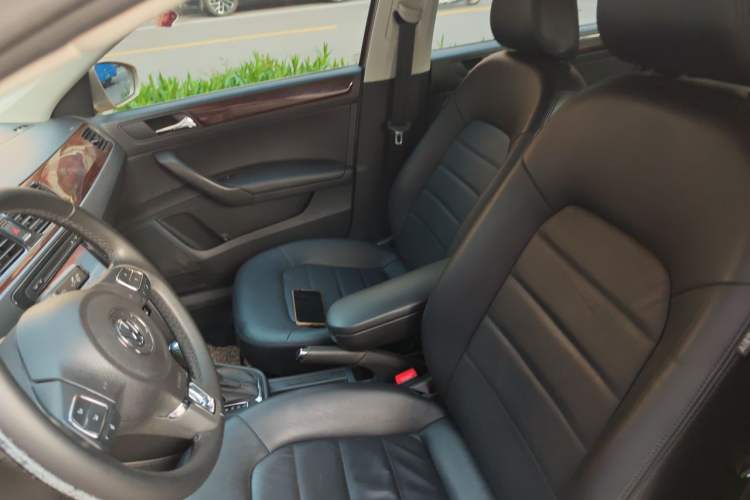 Used Volkswagen Santana 2013 1.6L Automatic Luxury Edition Left Front Seat