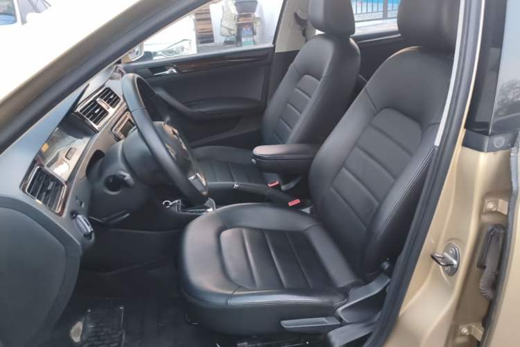 Used Volkswagen Santana 2013 1.6L Automatic Luxury Edition Left Front Seat