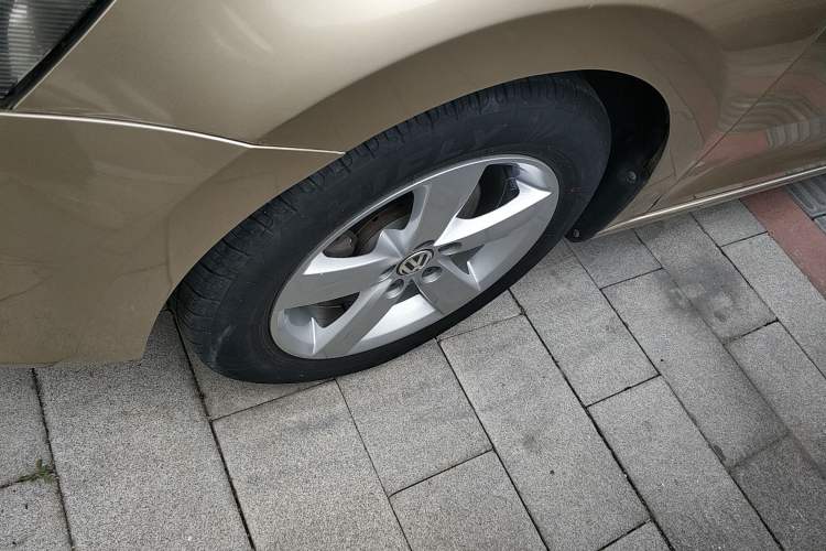 Used Volkswagen Santana 2013 1.6L Automatic Comfort Edition Left Front Wheel Hub