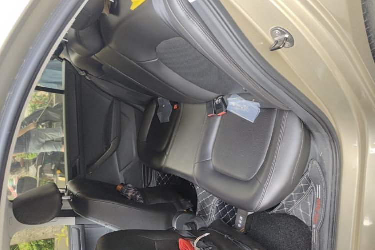 Used Volkswagen Santana 2013 1.6L Automatic Fashion Edition Left Rear Seat