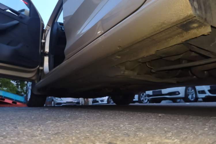 Used Volkswagen Santana 2013 1.6L Automatic Luxury Edition Left Side Sill