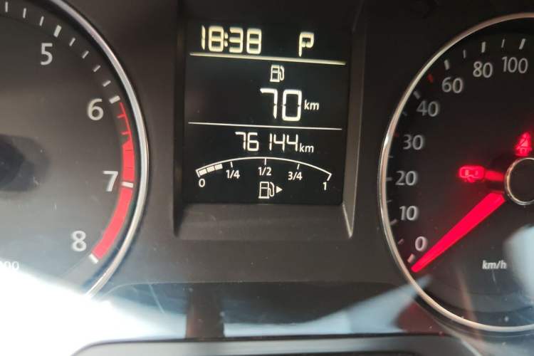 Used Volkswagen Santana 2013 1.6L Automatic Luxury Edition Odometer Close Up