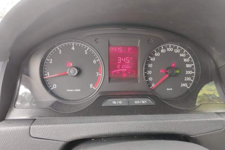 Used Volkswagen Santana 2013 1.6L Automatic Fashion Edition Odometer Close Up