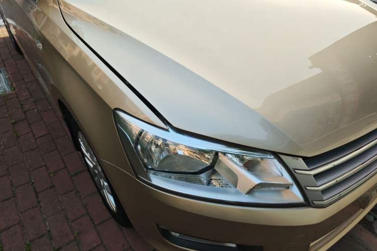 Used Volkswagen Santana 2013 1.6L Automatic Luxury Edition Right Front Headlight