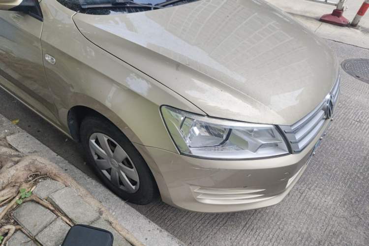 Used Volkswagen Santana 2013 1.6L Automatic Fashion Edition Right Front Headlight