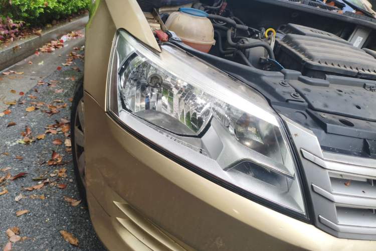 Used Volkswagen Santana 2013 1.6L Manual Fashion Edition Right Front Headlight