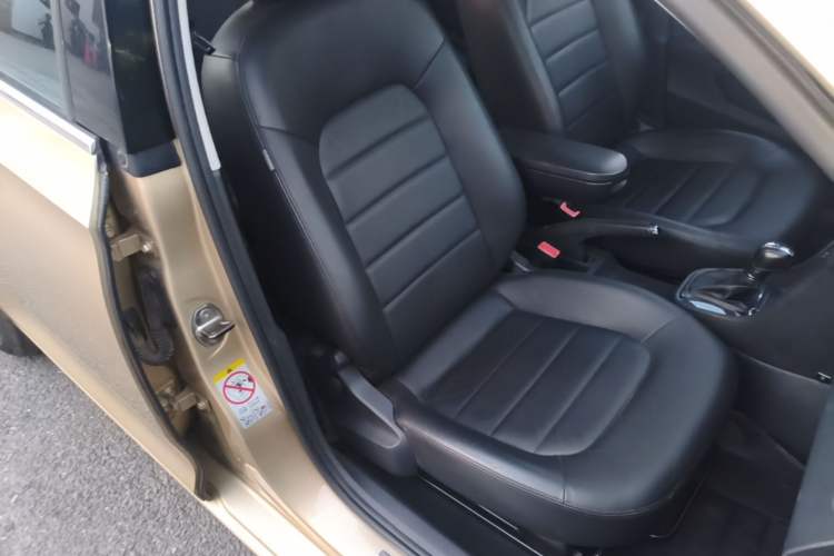 Used Volkswagen Santana 2013 1.6L Automatic Luxury Edition Right Front Seat