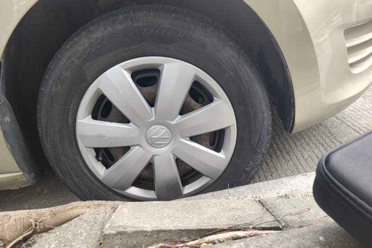 Used Volkswagen Santana 2013 1.6L Automatic Fashion Edition Right Front Wheel Hub