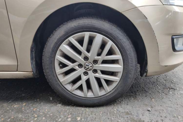 Used Volkswagen Santana 2013 1.6L Manual Luxury Edition Right Front Wheel Hub