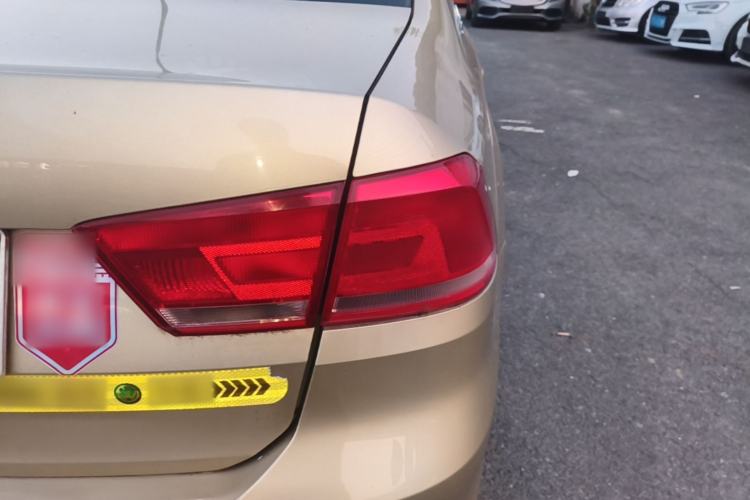 Used Volkswagen Santana 2013 1.6L Automatic Luxury Edition Right Rear Taillight