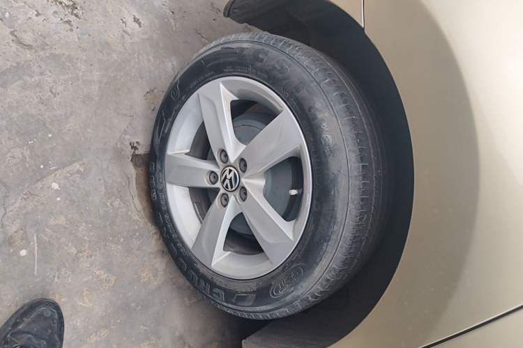Used Volkswagen Santana 2013 1.6L Automatic Comfort Edition Right Rear Wheel Hub