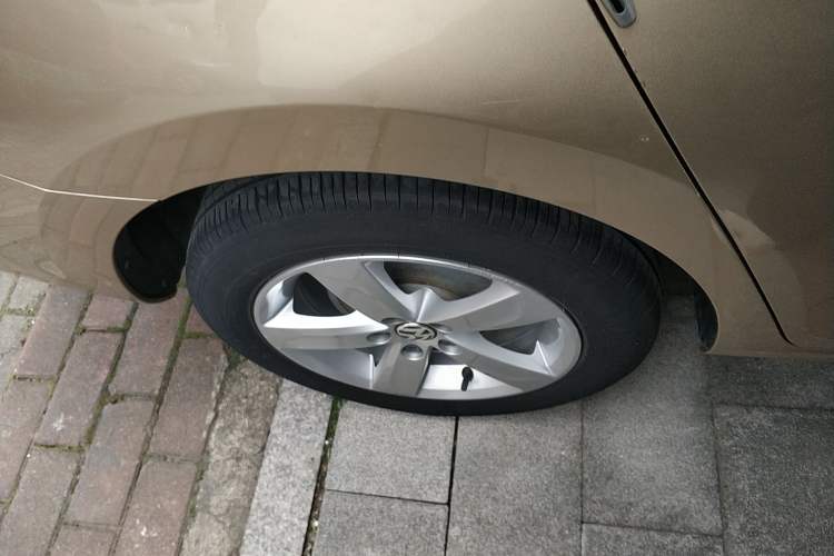 Used Volkswagen Santana 2013 1.6L Automatic Comfort Edition Right Rear Wheel Hub