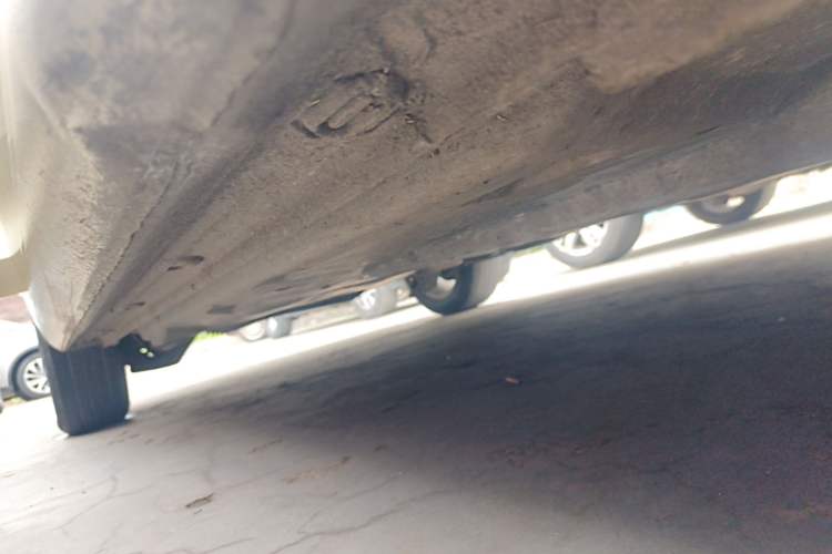 Used Volkswagen Santana 2013 1.6L Automatic Comfort Edition Right Side Sill