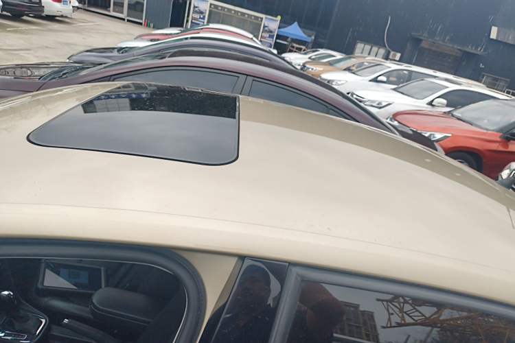 Used Volkswagen Santana 2013 1.6L Automatic Comfort Edition Roof