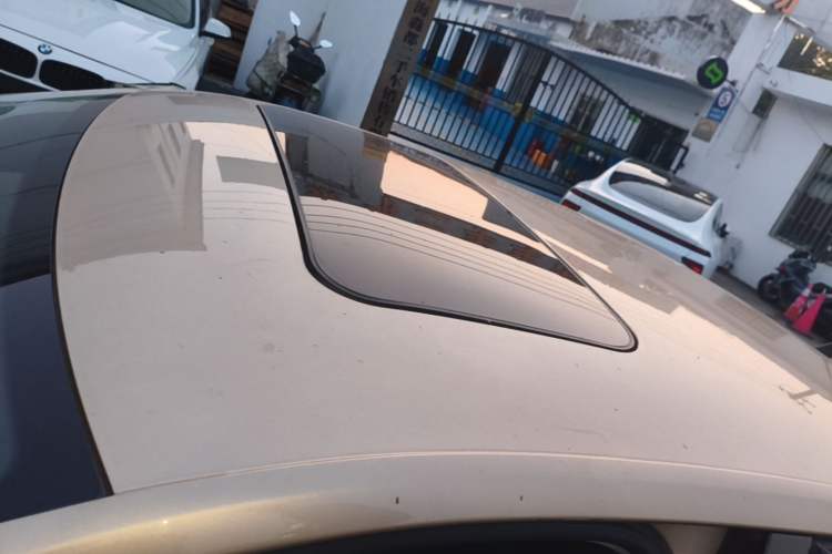 Used Volkswagen Santana 2013 1.6L Automatic Luxury Edition Roof