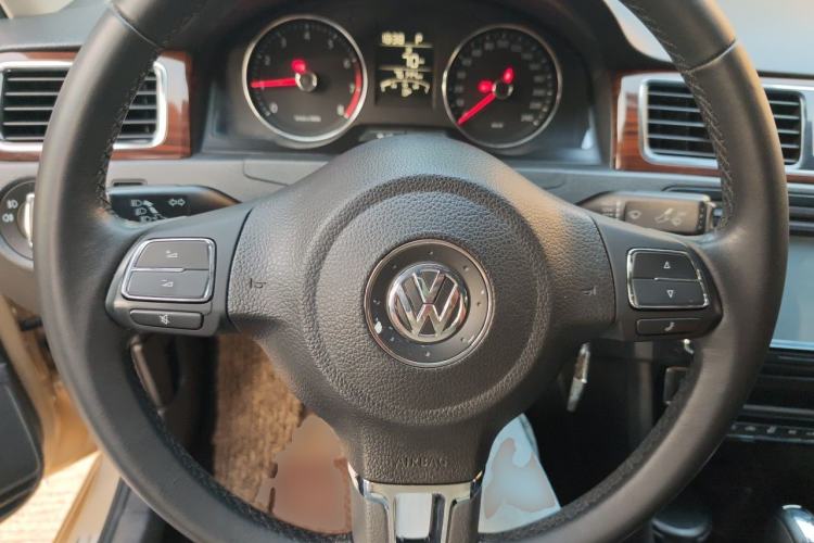 Used Volkswagen Santana 2013 1.6L Automatic Luxury Edition Steering Wheel