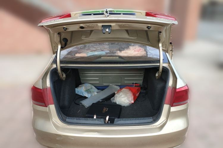 Used Volkswagen Santana 2013 1.6L Manual Fashion Edition Trunk