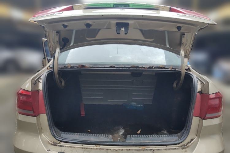 Used Volkswagen Santana 2013 1.6L Manual Luxury Edition Trunk