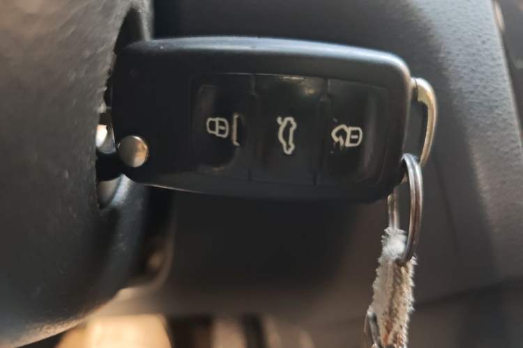 Used Volkswagen Santana 2013 1.6L Automatic Luxury Edition Vehicle Key