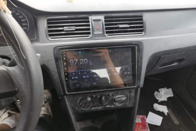 Used Volkswagen Santana 2013 1.6L Manual Fashion Edition Audio And AC Panel