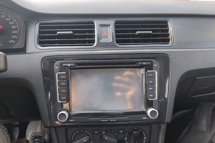 Used Volkswagen Santana 2013 1.4L Manual Fashion Edition Audio And AC Panel