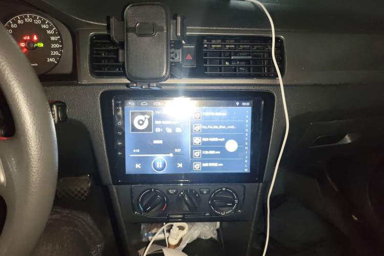 Used Volkswagen Santana 2013 1.6L Automatic Comfort Edition Audio And AC Panel