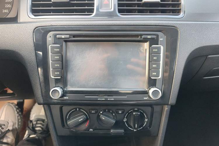 Used Volkswagen Santana 2013 1.4L Manual Fashion Edition Audio And AC Panel