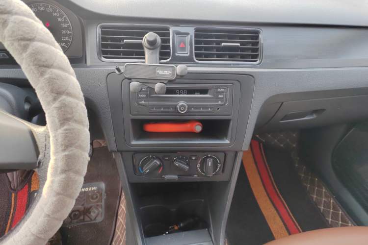 Used Volkswagen Santana 2013 1.4L Manual Fashion Edition Audio And AC Panel