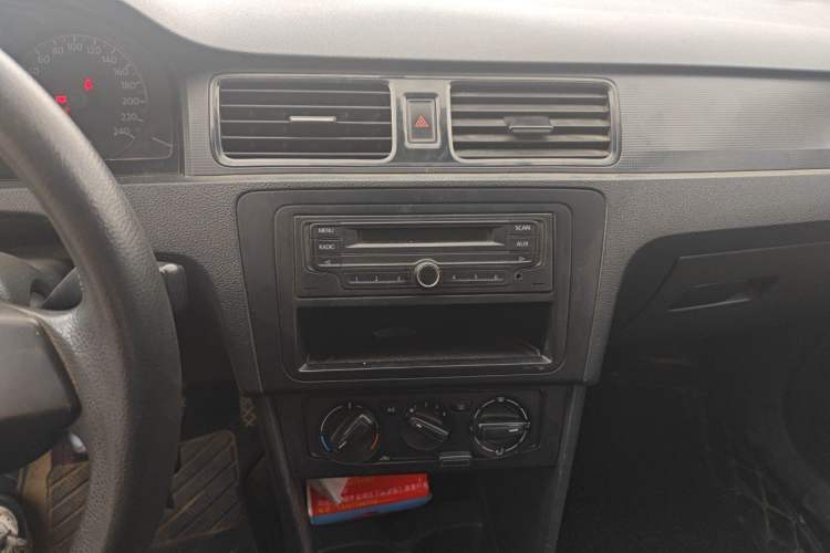 Used Volkswagen Santana 2013 1.6L Manual Fashion Edition Audio And AC Panel