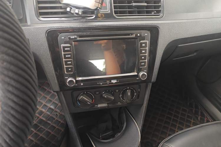 Used Volkswagen Santana 2013 1.6L Manual Fashion Edition Audio And AC Panel