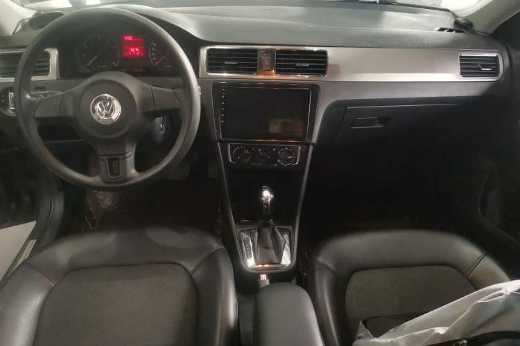 Used Volkswagen Santana 2013 1.6L Automatic Comfort Edition Center Console