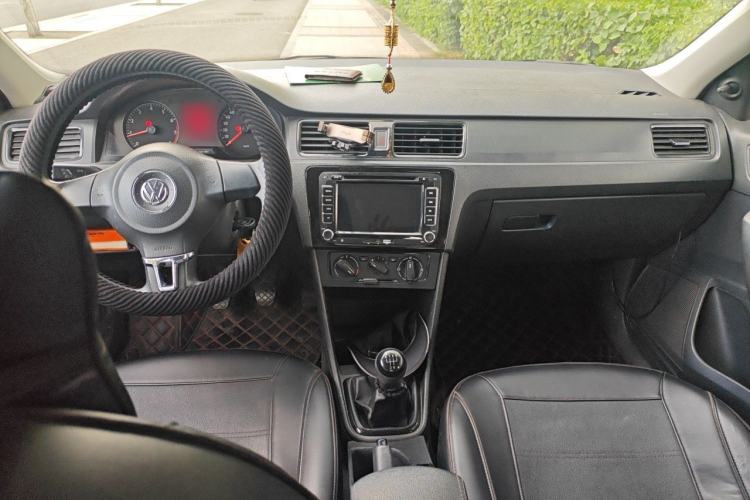 Used Volkswagen Santana 2013 1.6L Manual Fashion Edition Center Console