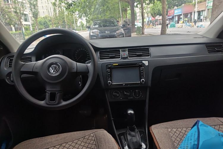 Used Volkswagen Santana 2013 1.6L Automatic Fashion Edition Center Console