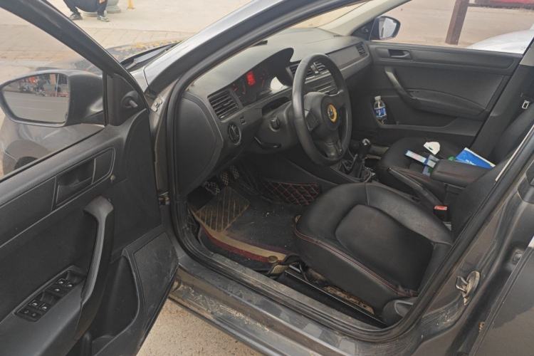 Used Volkswagen Santana 2013 1.6L Manual Fashion Edition Driver Seat