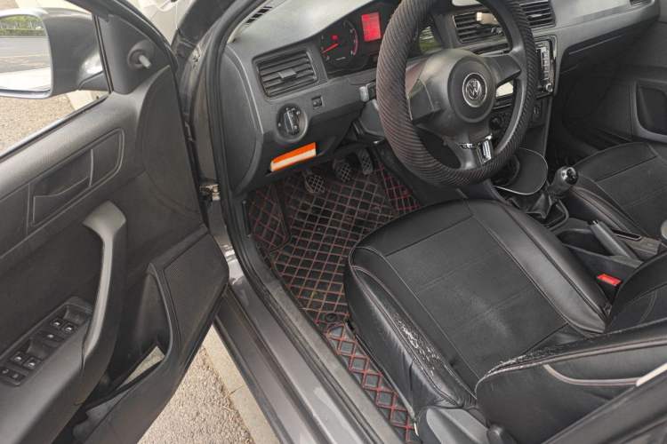 Used Volkswagen Santana 2013 1.6L Manual Fashion Edition Driver Seat