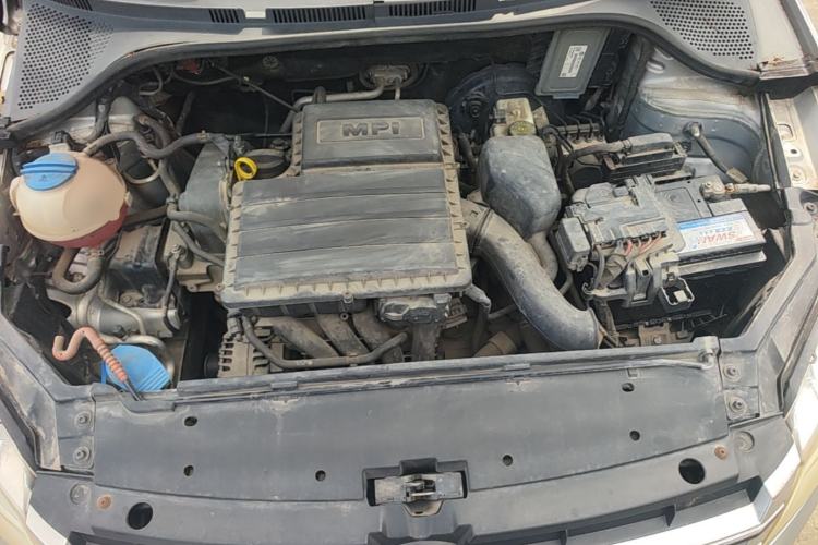 Used Volkswagen Santana 2013 1.6L Automatic Comfort Edition Engine Bay