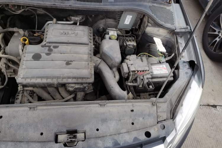 Used Volkswagen Santana 2013 1.6L Manual Fashion Edition Engine Bay Left